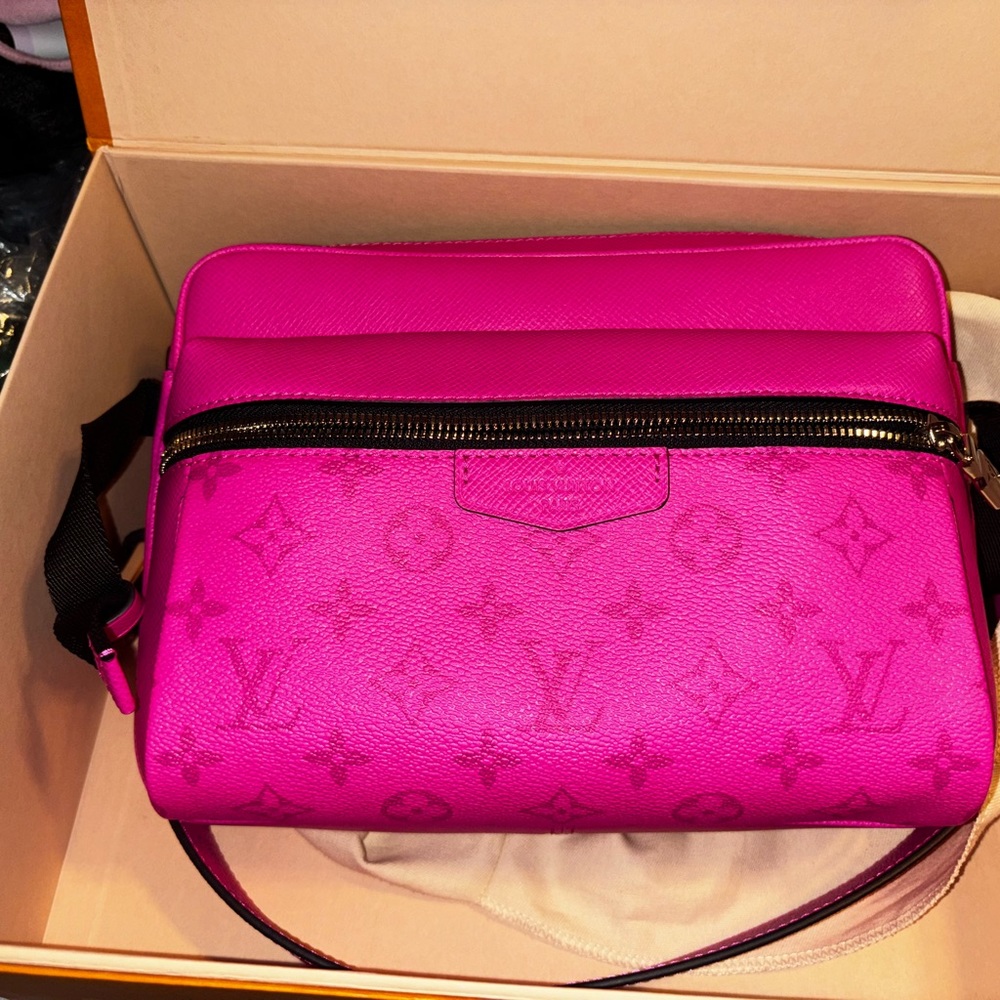 Louis Vuitton Outdoor Messenger Pink